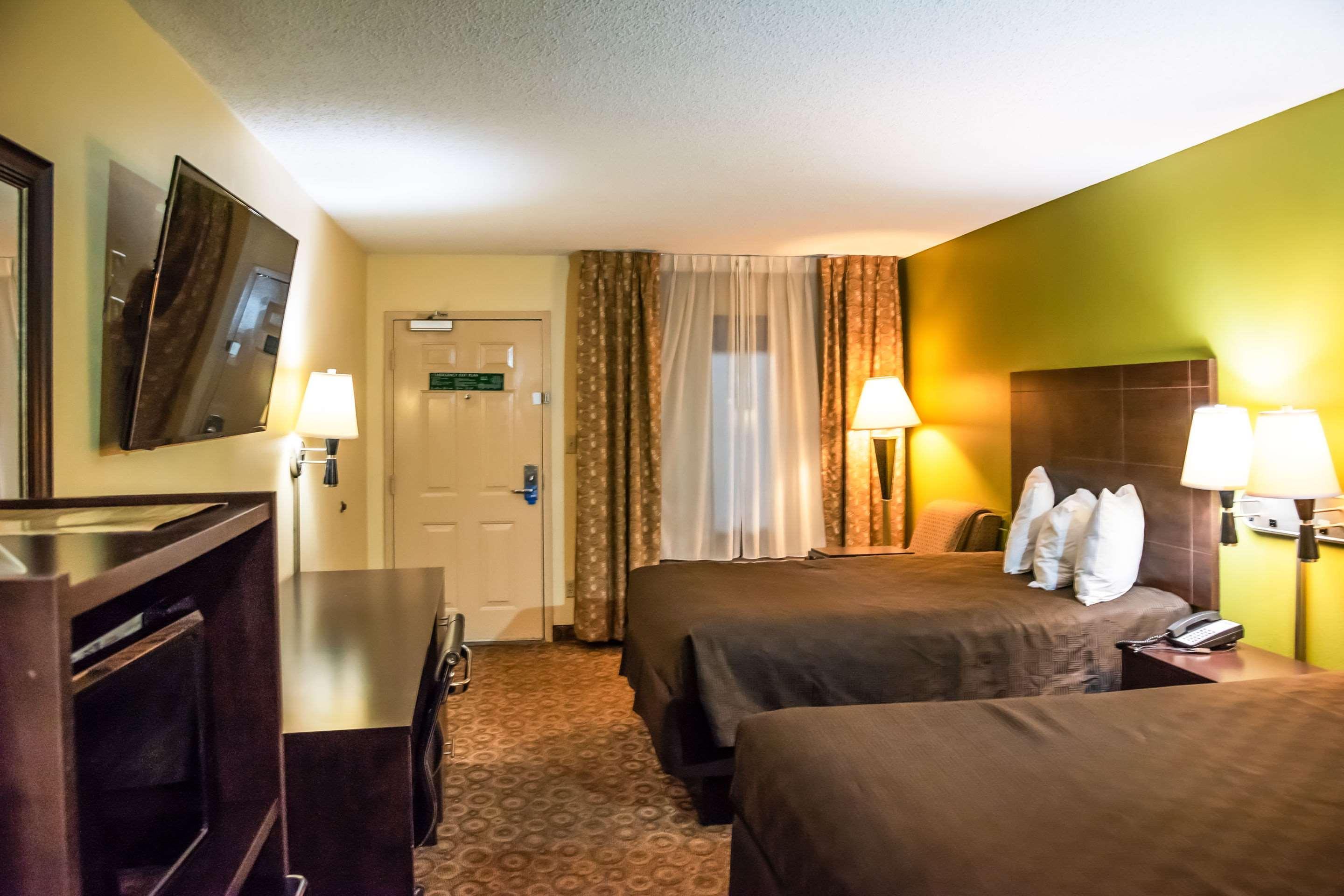 Rodeway Inn & Suites Clarksville Exterior foto
