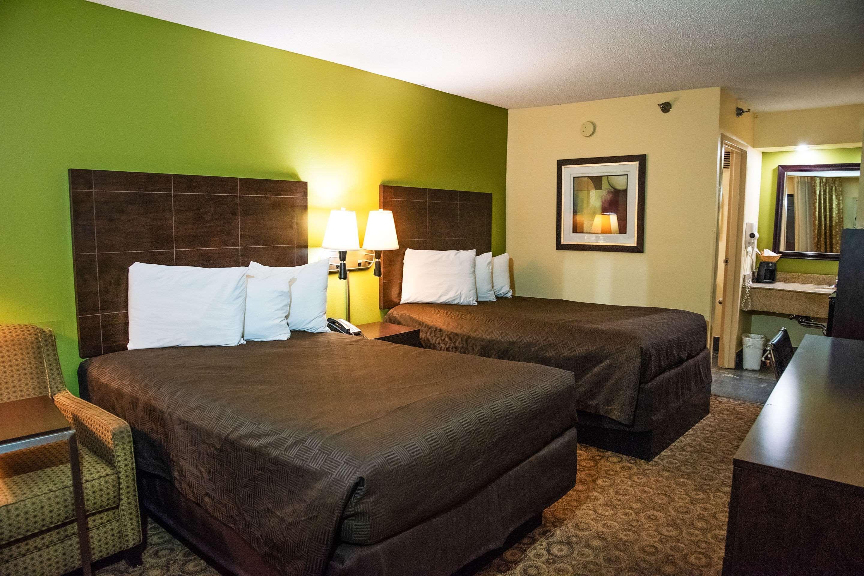 Rodeway Inn & Suites Clarksville Exterior foto