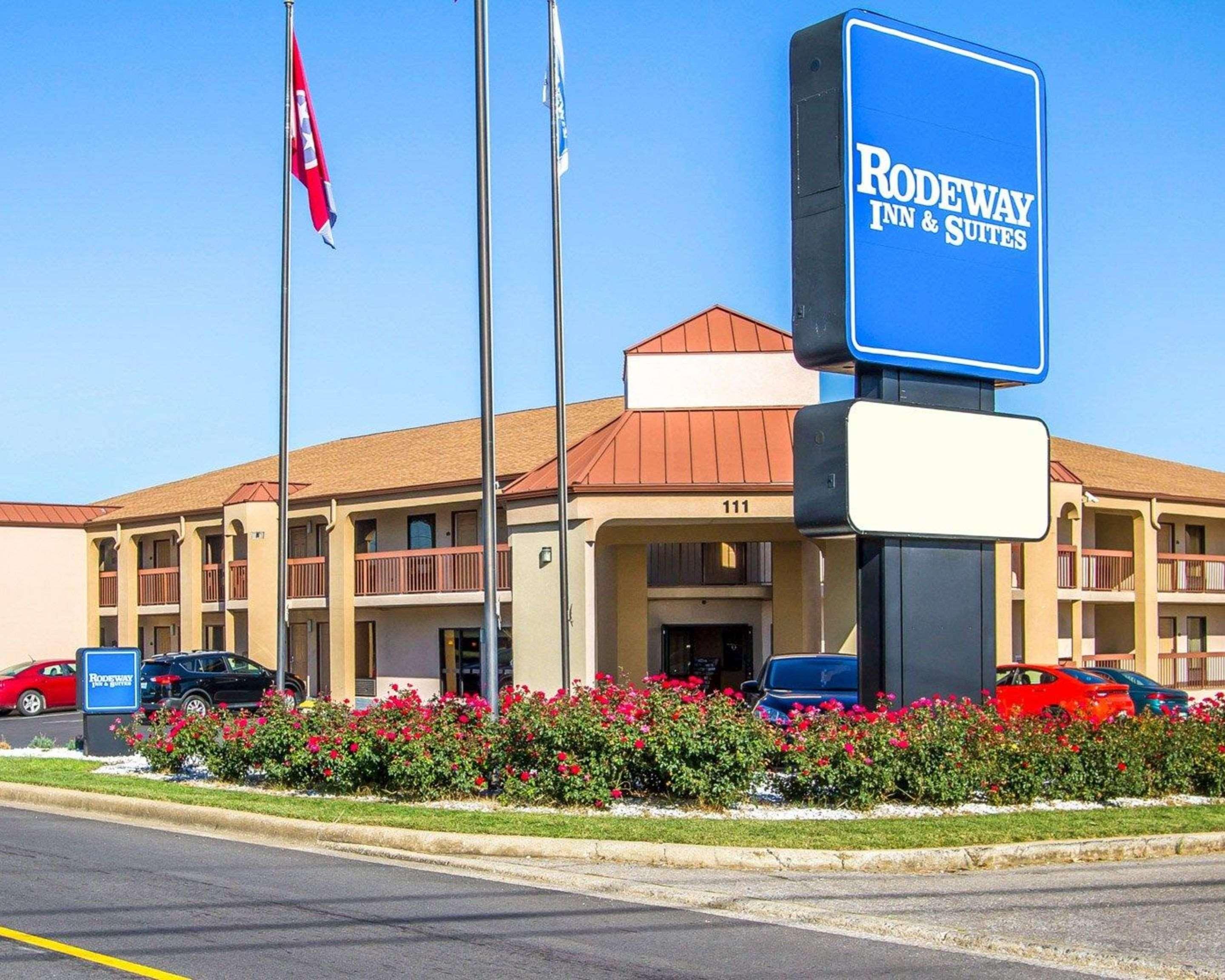 Rodeway Inn & Suites Clarksville Exterior foto