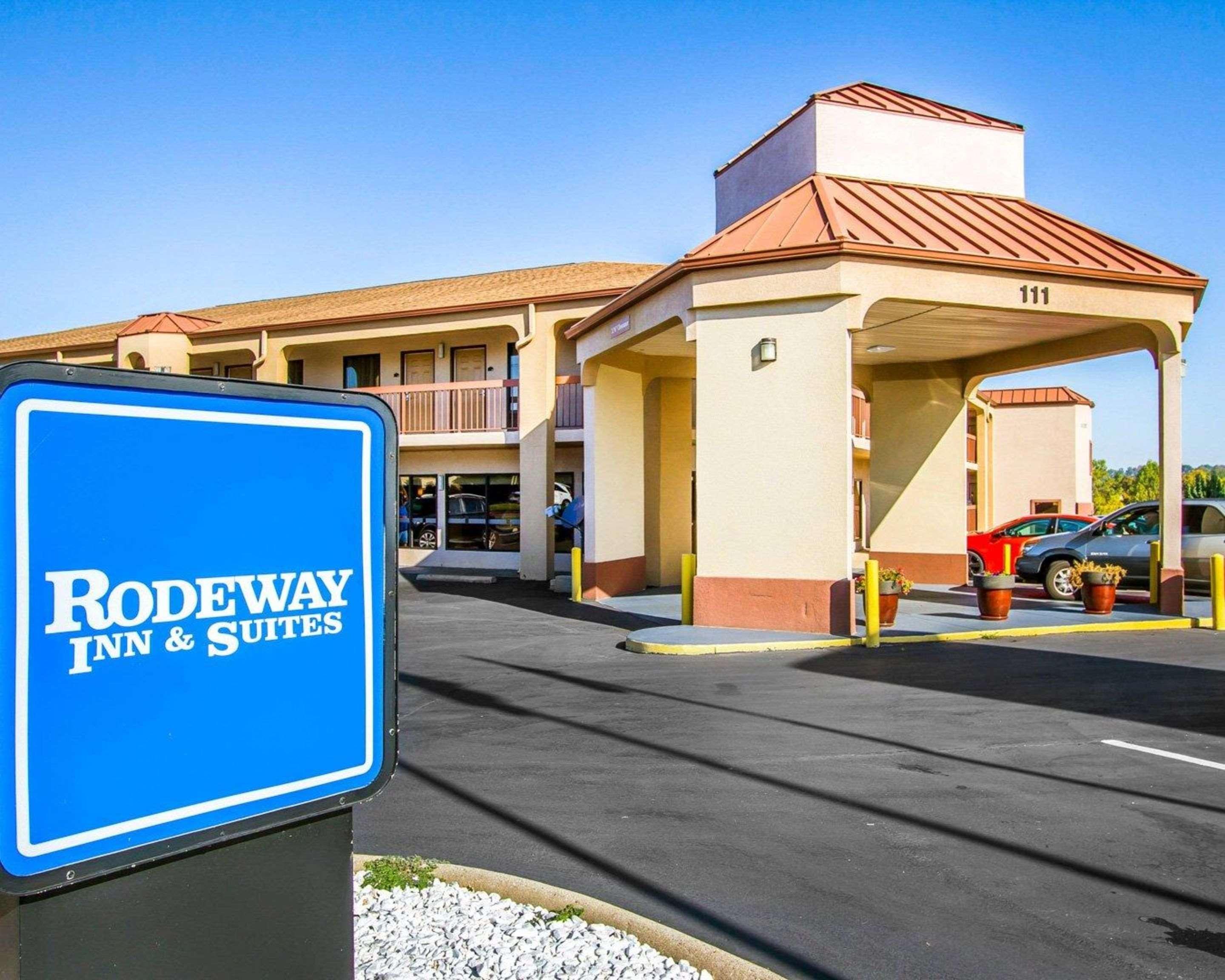 Rodeway Inn & Suites Clarksville Exterior foto