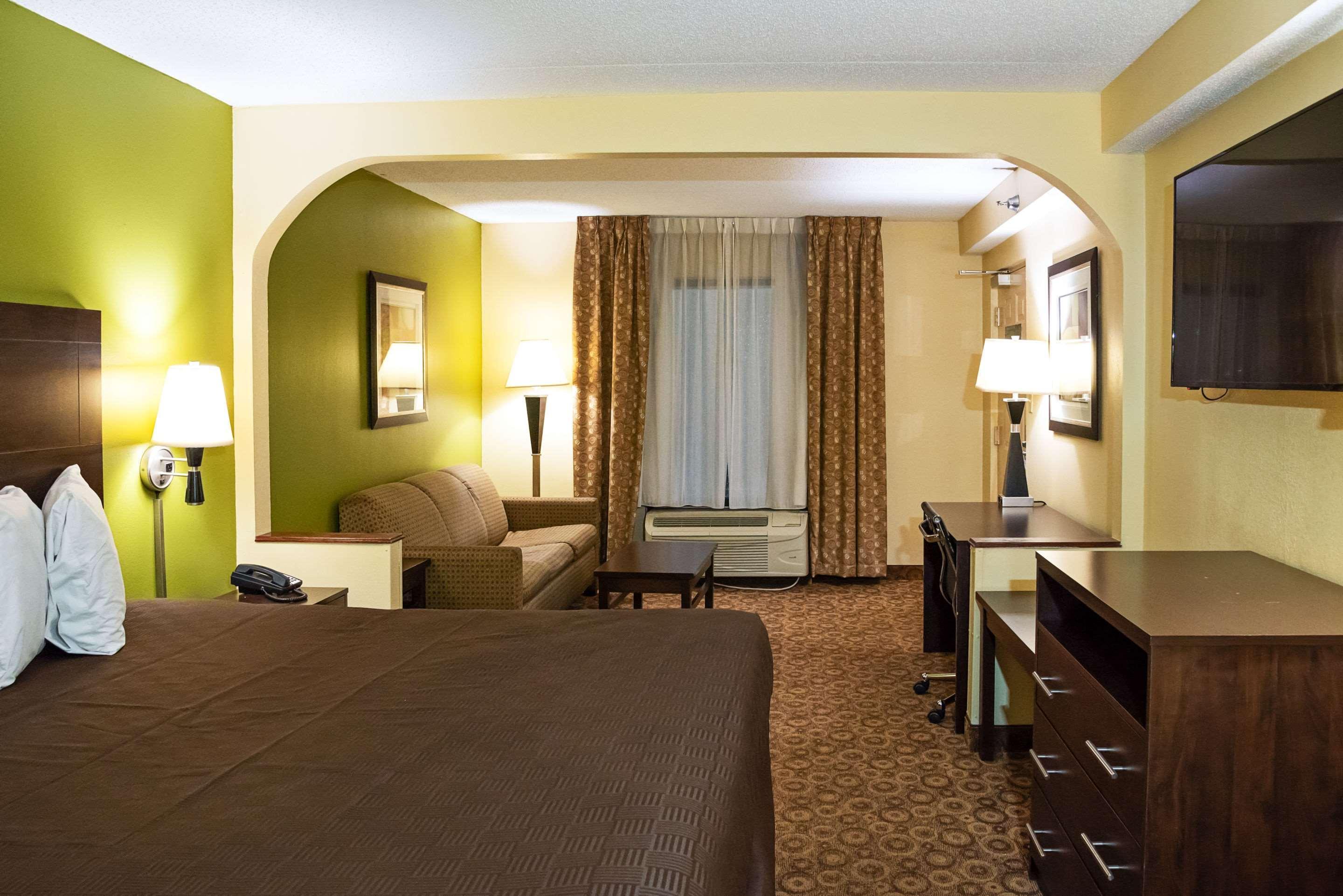 Rodeway Inn & Suites Clarksville Exterior foto
