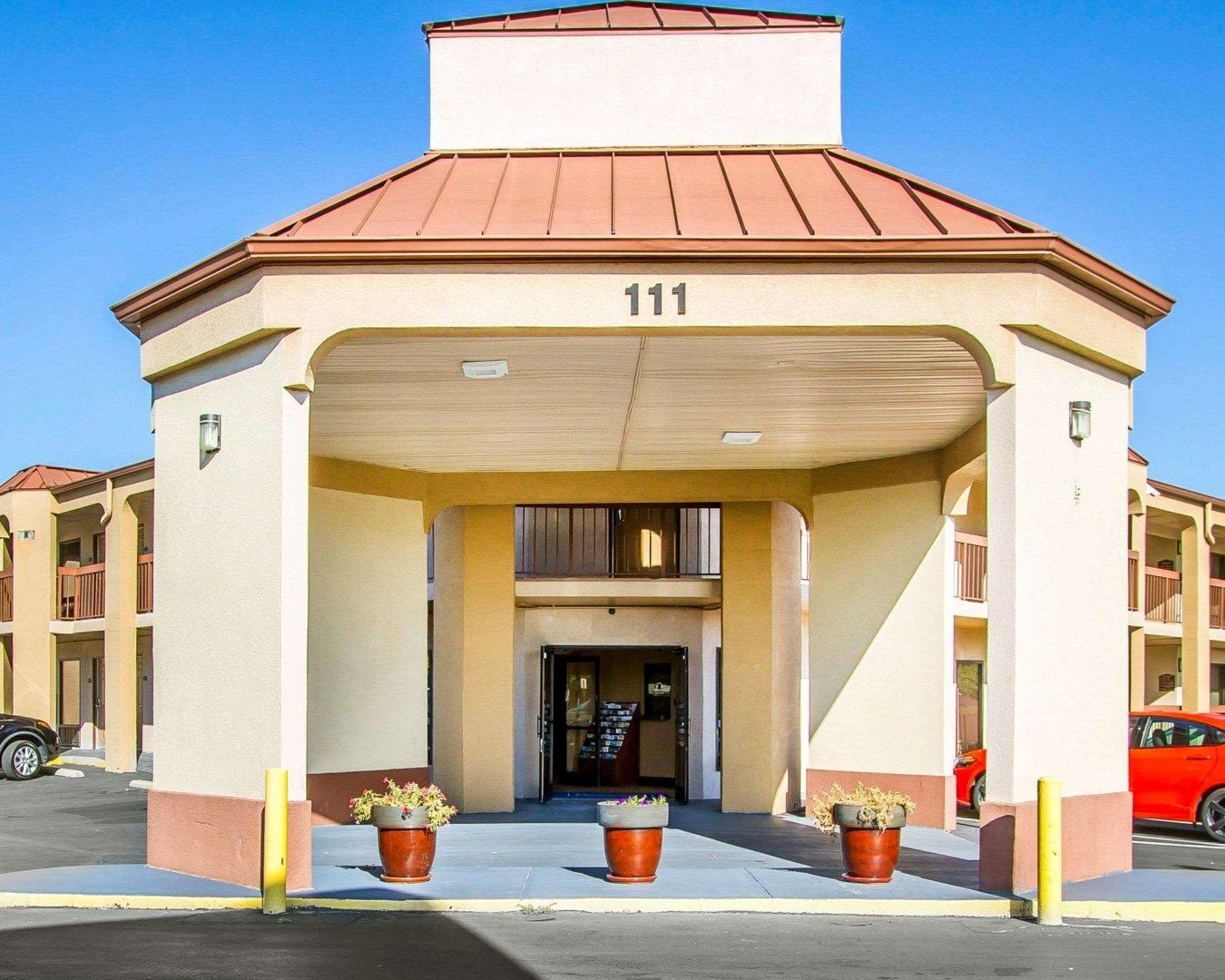 Rodeway Inn & Suites Clarksville Exterior foto