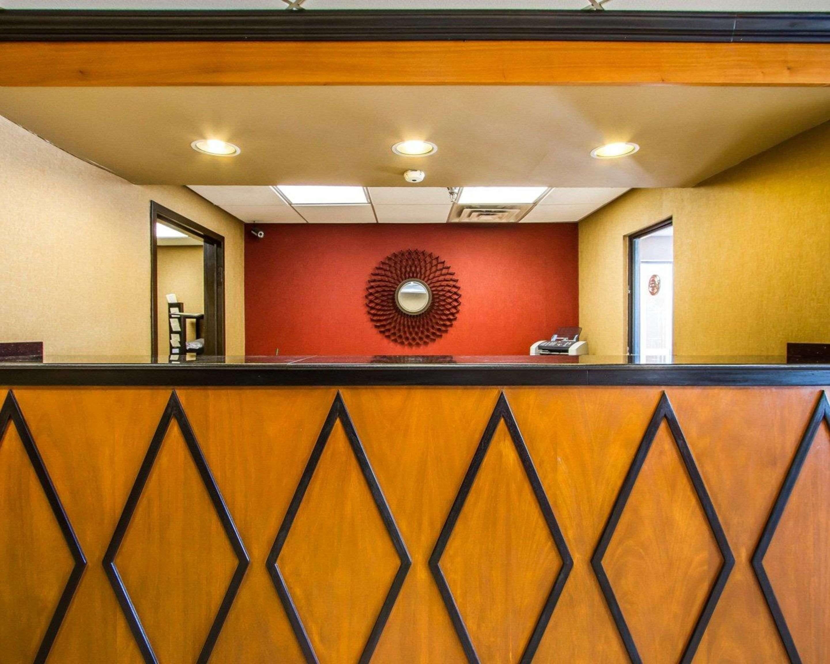 Rodeway Inn & Suites Clarksville Exterior foto