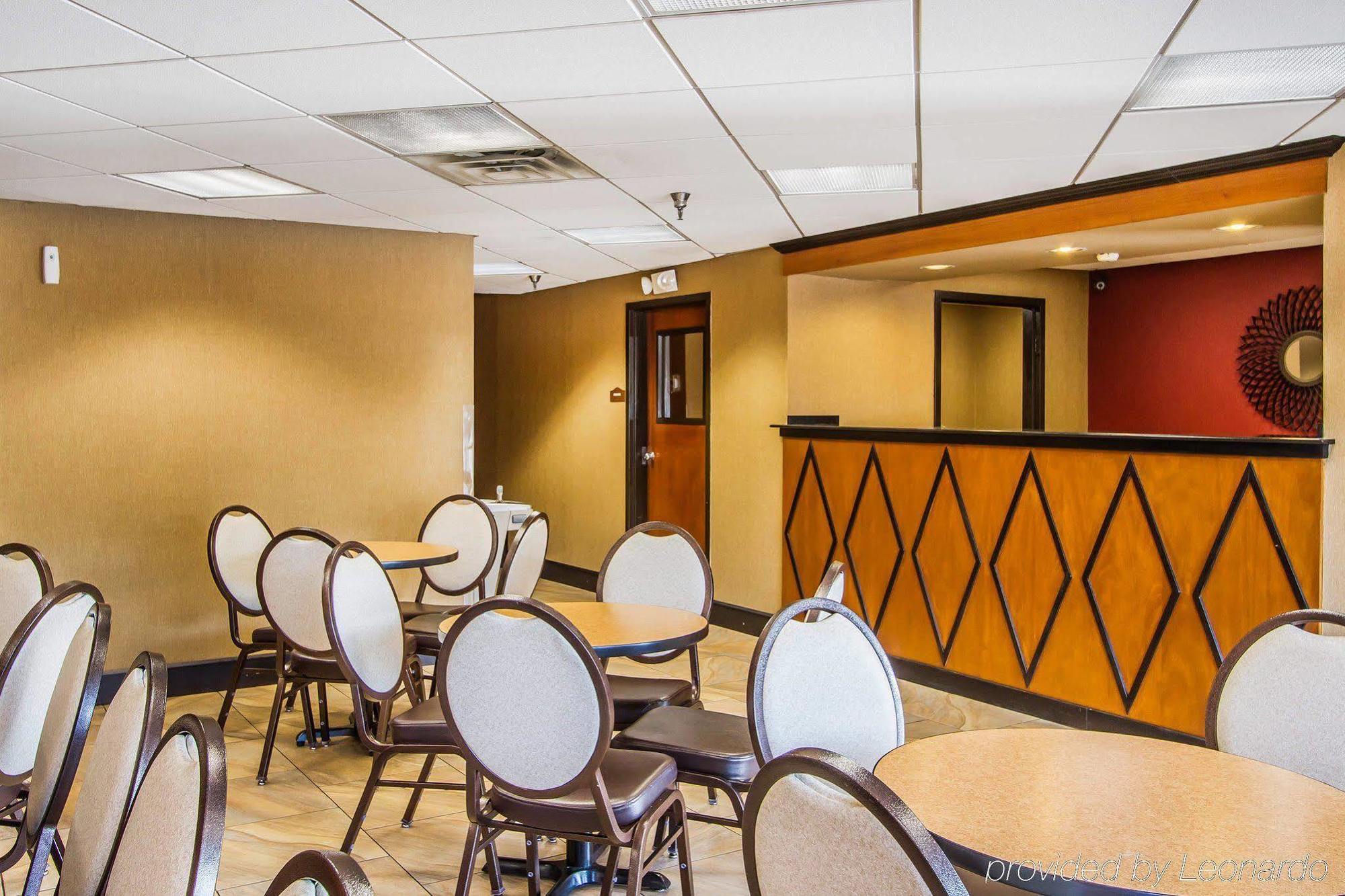 Rodeway Inn & Suites Clarksville Exterior foto