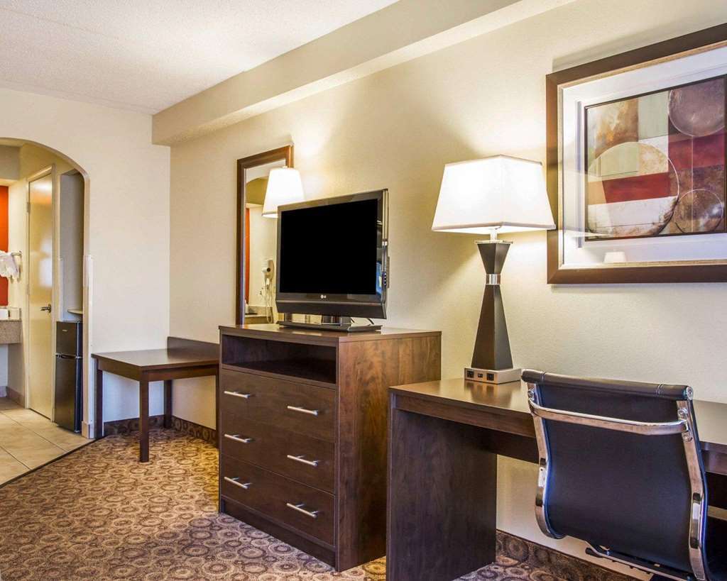 Rodeway Inn & Suites Clarksville Cameră foto